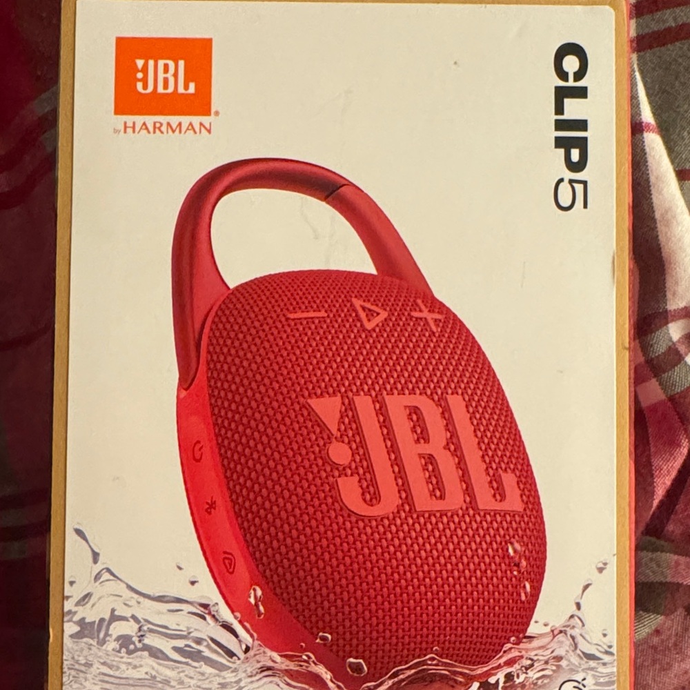 JBL Clip 5 Bluetooth Speaker - Bold Red - Picture 5 of 6